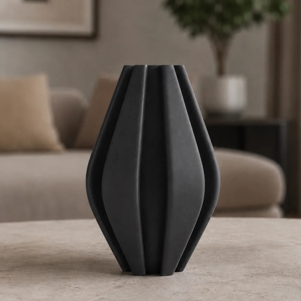Vaza decorativa negru mat, 20 cm, cu nervuri verticale