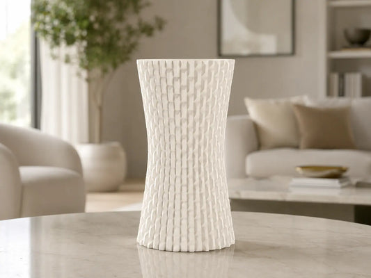 Vaza Prisma alb mat, 20 cm – Textura sculpturala, ideala pentru flori artificiale