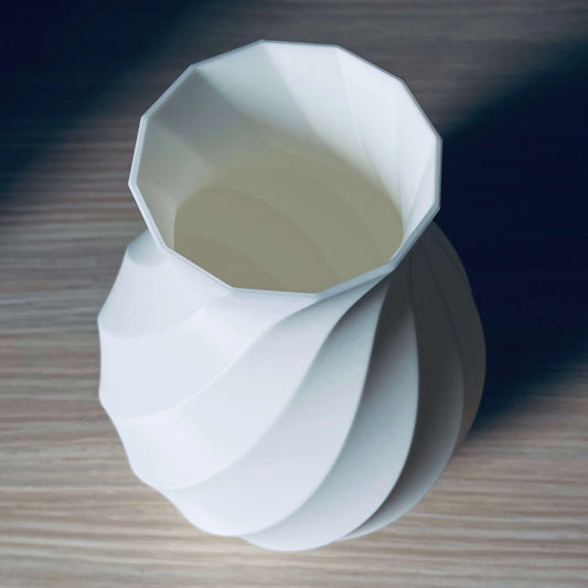 Vaza decorativa alba cu design spiralat, 20 cm, stil modern minimalist