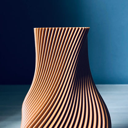 Vaza decorativa caramizie 20 cm cu design spiralat striat, stil modern minimalist