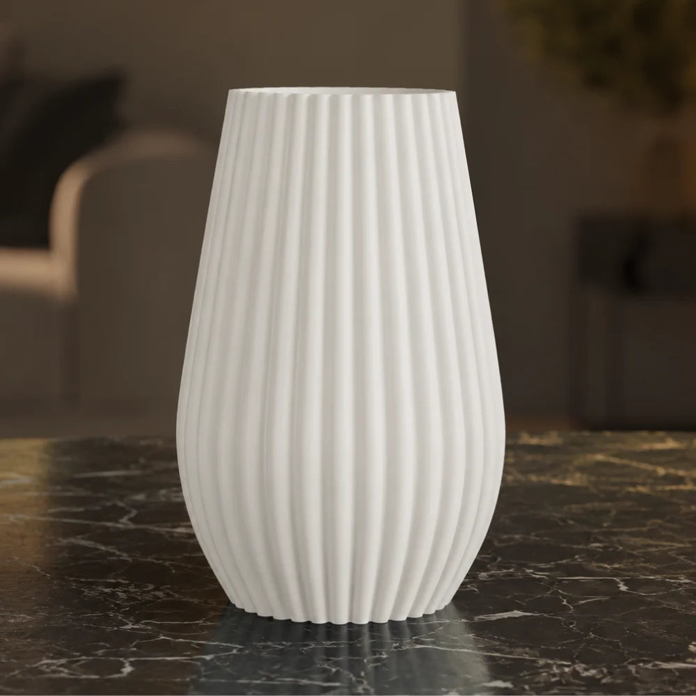 Vaza eleganta alb mat, 20 cm, cu linii fine in relief