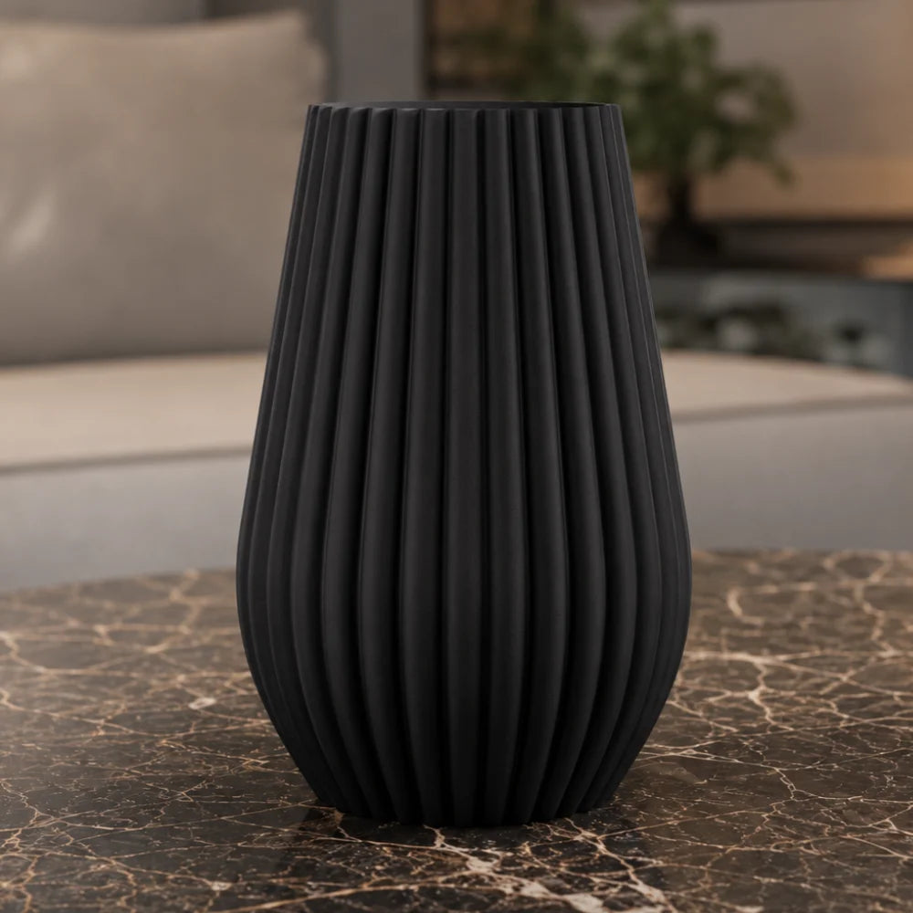 Vaza eleganta negru mat, 20 cm, cu linii fine in relief