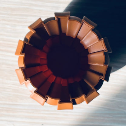 Vaza decorativa caramizie, 19.5 cm cu design vertical, stil modern minimalist