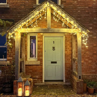 Instalație Crăciun tip franjuri / turturi – alb cald, fir transparent, 8 moduri de lumină, interconectabilă, interior/exterior